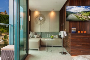 Suite with Walk-Out Exterior Balcony